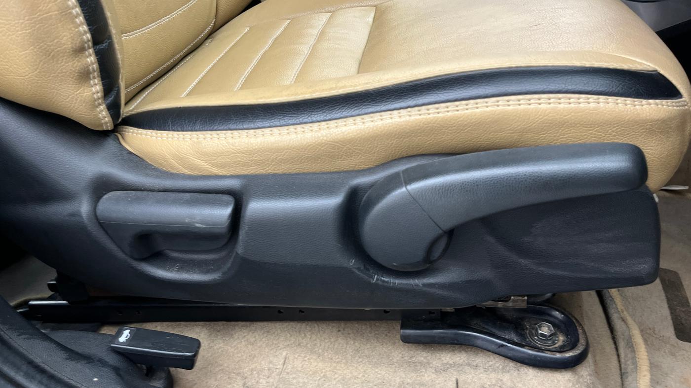 2015 Honda City 1.5L I-VTEC SV CVT, Petrol, Automatic, 1,32,423 km, Driver Side Adjustment Panel