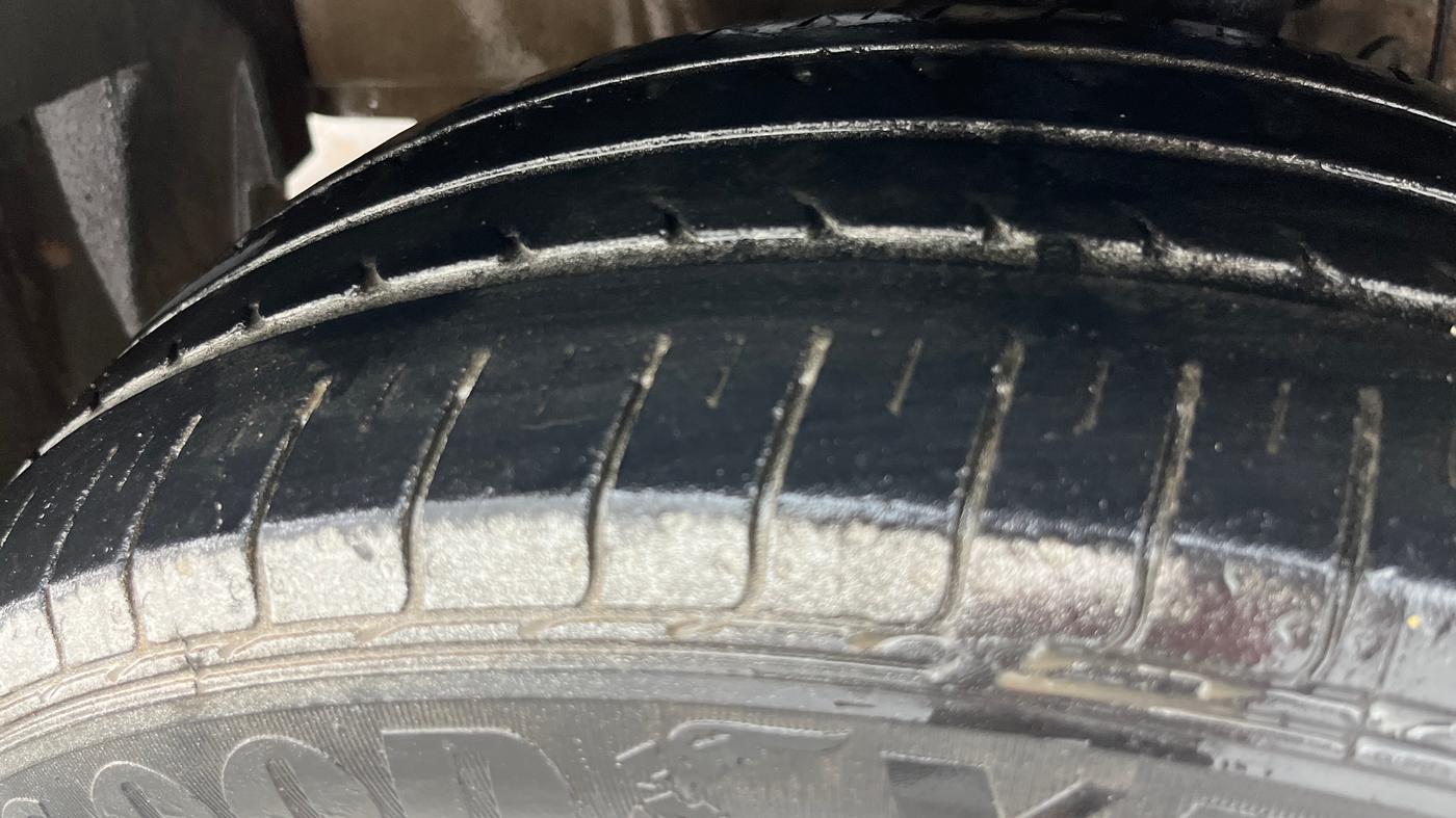2015 Honda City 1.5L I-VTEC SV CVT, Petrol, Automatic, 1,32,423 km, Left Front Tyre Tread