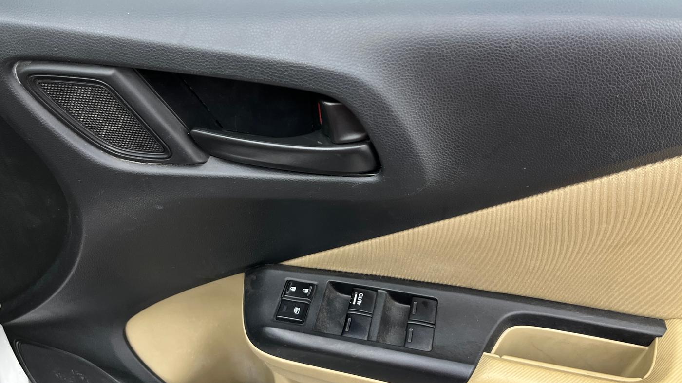 2015 Honda City 1.5L I-VTEC SV CVT, Petrol, Automatic, 1,32,423 km, Driver Side Door Panels Control