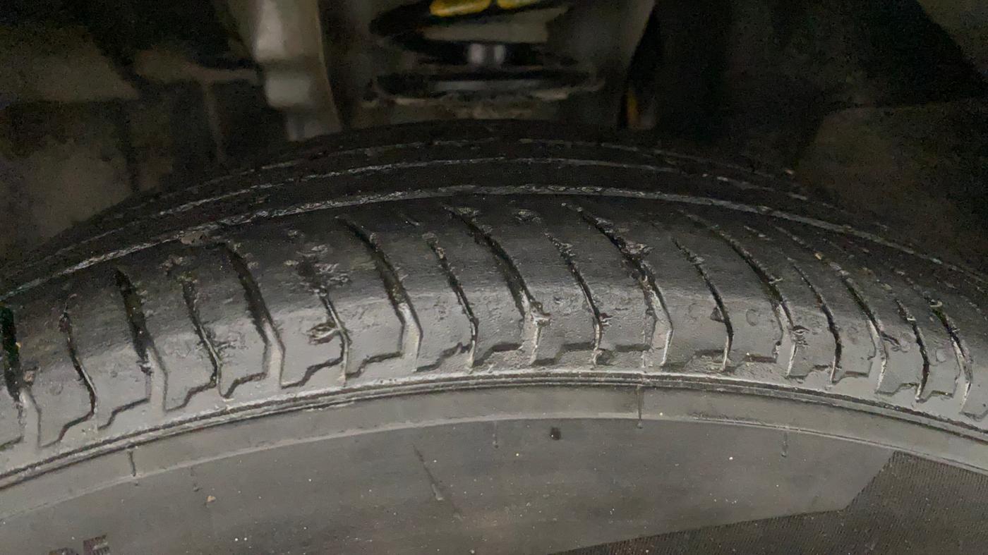 2021 Nissan MAGNITE XE, Petrol, Manual, 52,252 km, Left Front Tyre Tread
