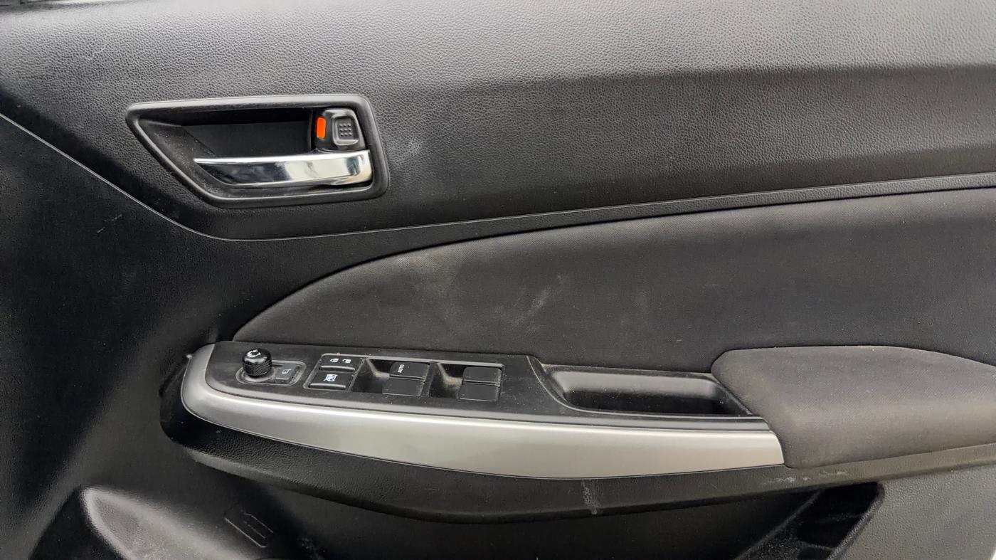 2019 Maruti Swift ZXI AMT, Petrol, Automatic, 58,115 km, Driver Side Door Panels Control