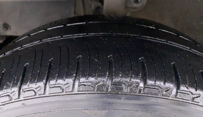 2016 Mahindra Kuv100 K4 D 6 STR, Diesel, Manual, 34,199 km, Left Front Tyre Tread