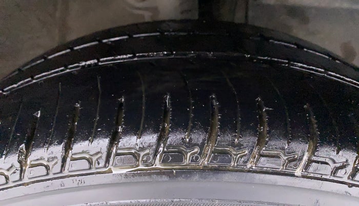 2016 Mahindra Kuv100 K4 D 6 STR, Diesel, Manual, 34,199 km, Right Front Tyre Tread