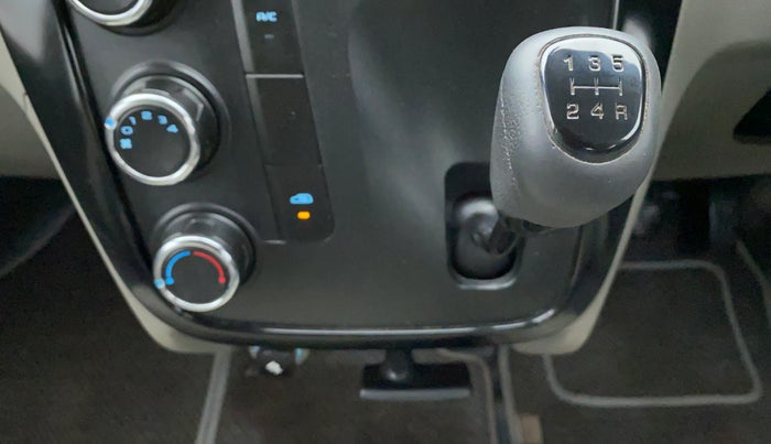 2016 Mahindra Kuv100 K4 D 6 STR, Diesel, Manual, 34,199 km, Gear Lever