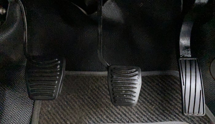 2016 Mahindra Kuv100 K4 D 6 STR, Diesel, Manual, 34,199 km, Pedals