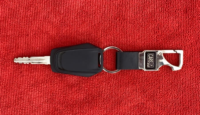 2016 Mahindra Kuv100 K4 D 6 STR, Diesel, Manual, 34,199 km, Key Close Up