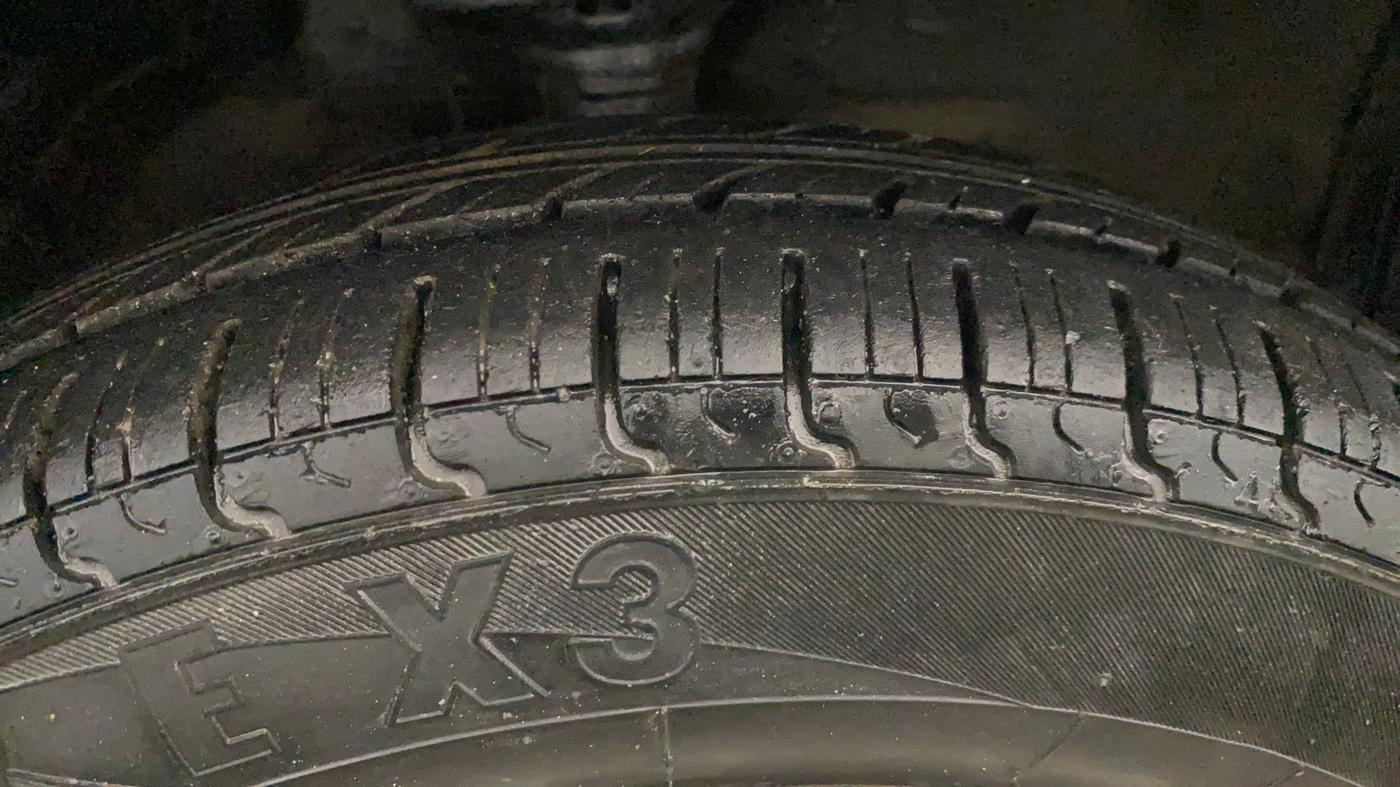 2013 Maruti Wagon R 1.0 LXI, Petrol, Manual, 33,114 km, Right Front Tyre Tread