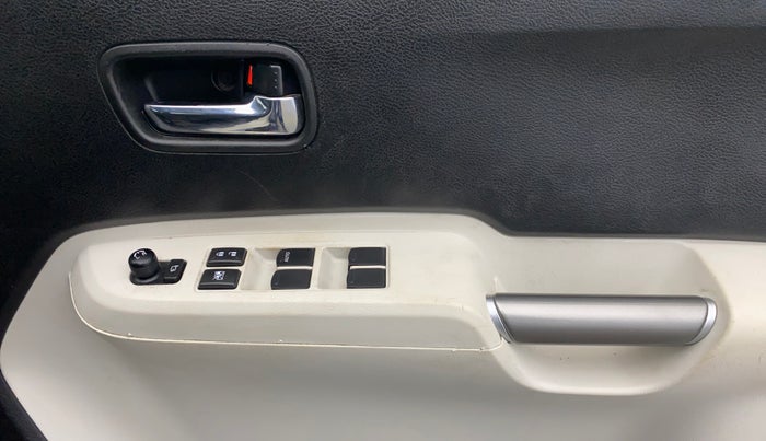 2022 Maruti IGNIS ZETA 1.2, Petrol, Manual, 44,233 km, Driver Side Door Panels Control