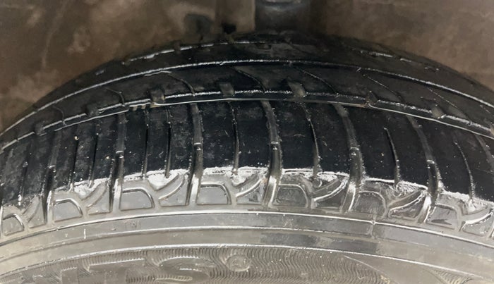 2014 Maruti Wagon R 1.0 VXI, Petrol, Manual, 62,301 km, Right Front Tyre Tread