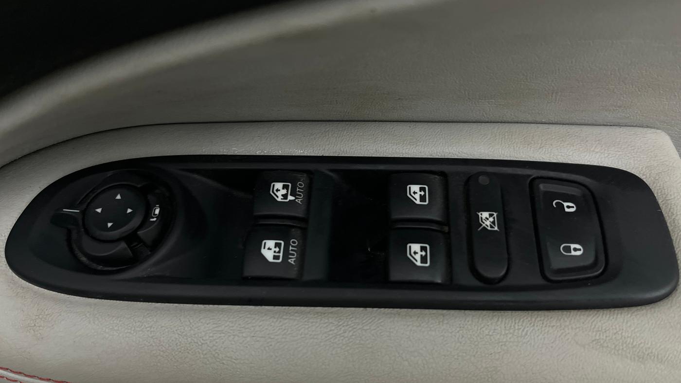 2019 Jeep Compass LIMITED PLUS PETROL AT, Petrol, Automatic, 47,139 km, Driver Side Door Panels Control