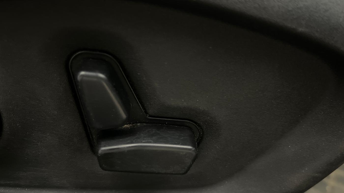 2019 Jeep Compass LIMITED PLUS PETROL AT, Petrol, Automatic, 47,139 km, Driver Side Adjustment Panel