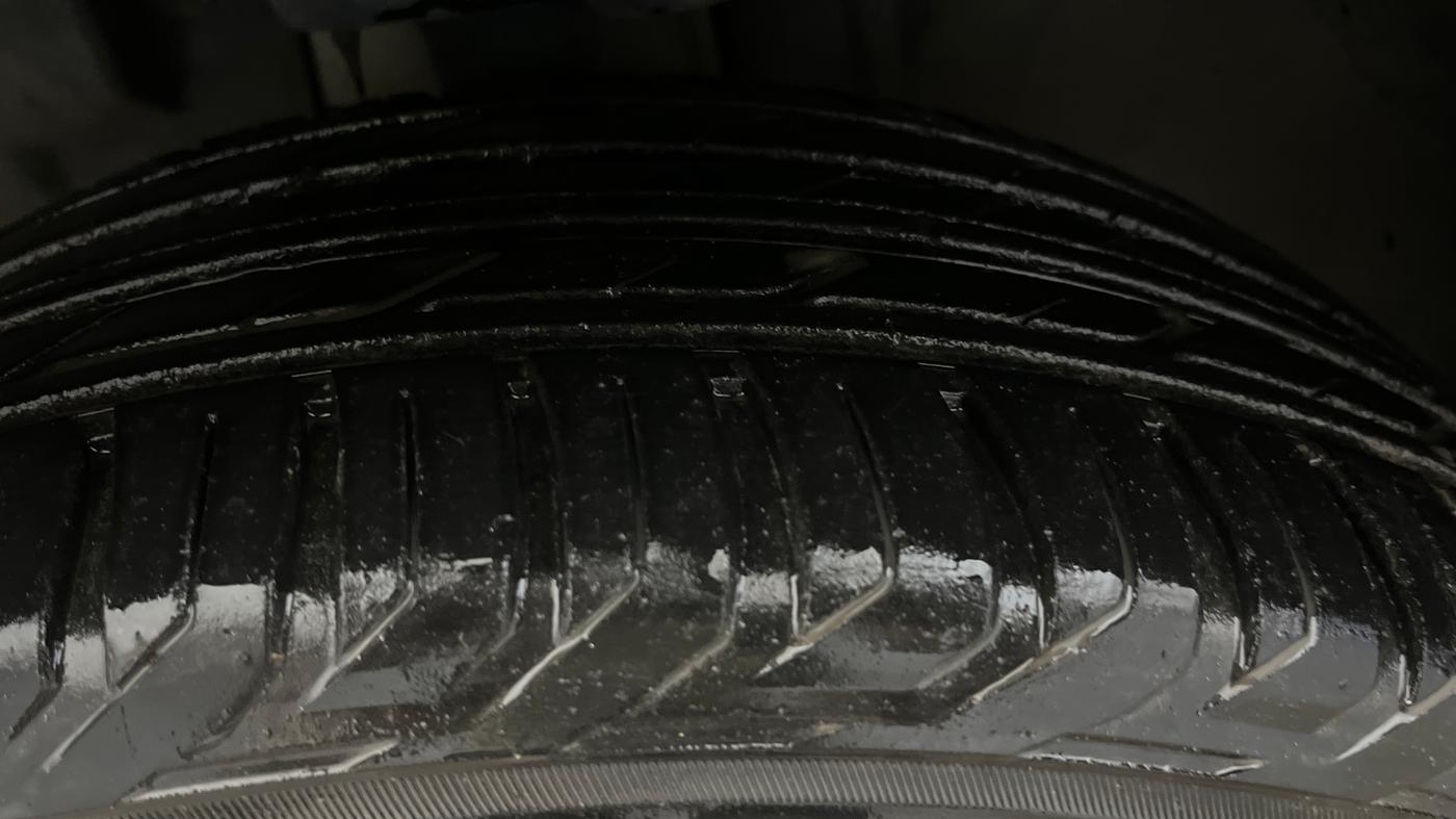 2019 Jeep Compass LIMITED PLUS PETROL AT, Petrol, Automatic, 47,139 km, Left Front Tyre Tread