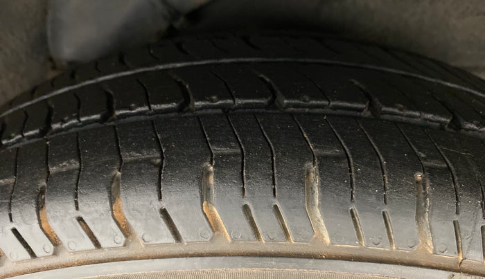 2011 Hyundai i10 MAGNA 1.2 KAPPA2, Petrol, Manual, 61,477 km, Left Rear Tyre Tread
