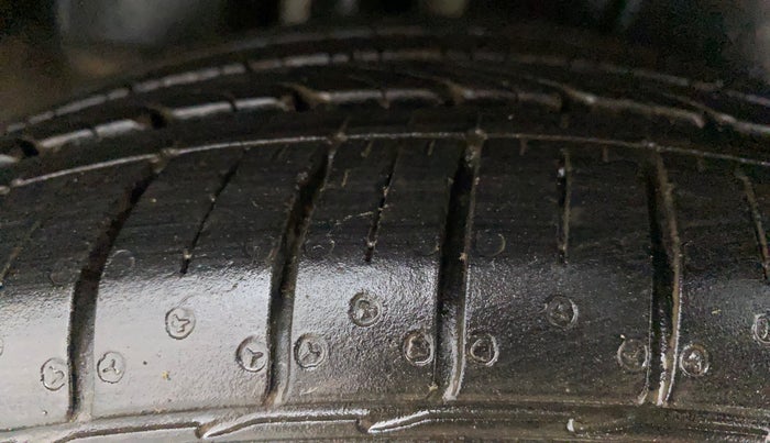 2021 Maruti Ciaz ALPHA  AT 1.5 SHVS PETROL, Petrol, Automatic, 19,581 km, Right Rear Tyre Tread