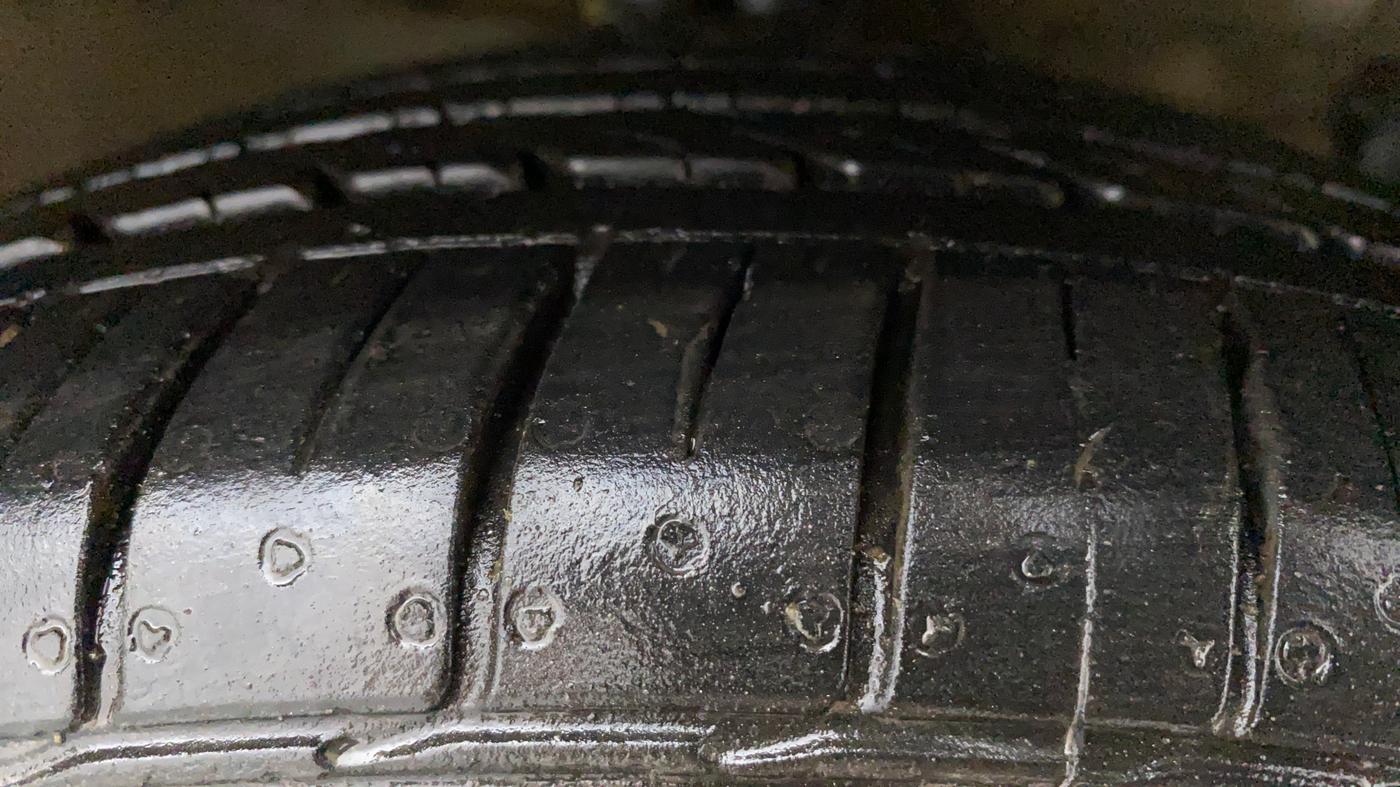 2021 Maruti Ciaz ALPHA  AT 1.5 SHVS PETROL, Petrol, Automatic, 19,581 km, Right Front Tyre Tread