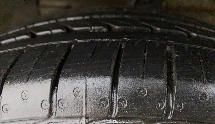 2021 Maruti Ciaz ALPHA  AT 1.5 SHVS PETROL, Petrol, Automatic, 19,581 km, Left Front Tyre Tread