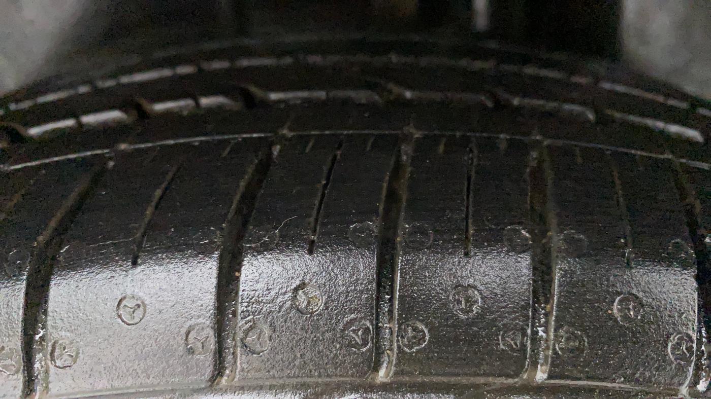 2021 Maruti Ciaz ALPHA  AT 1.5 SHVS PETROL, Petrol, Automatic, 19,581 km, Left Rear Tyre Tread
