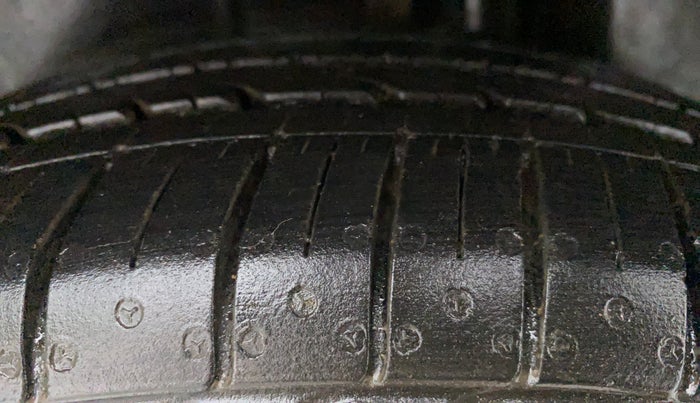 2021 Maruti Ciaz ALPHA  AT 1.5 SHVS PETROL, Petrol, Automatic, 19,581 km, Left Rear Tyre Tread