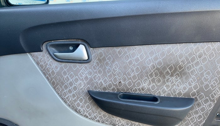 2017 Maruti Alto 800 LXI, Petrol, Manual, 81,955 km, Driver Side Door Panels Control