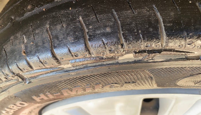 2017 Maruti Alto 800 LXI, Petrol, Manual, 81,955 km, Left Front Tyre Tread