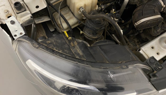 2021 Renault TRIBER RXT, Petrol, Manual, 60,402 km, Right headlight - Clamp has minor damage