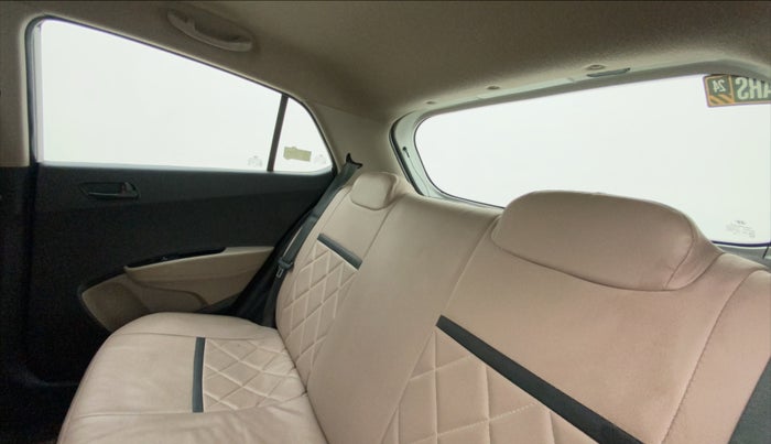 2015 Hyundai Grand i10 MAGNA 1.2 KAPPA VTVT, Petrol, Manual, 26,690 km, Right Side Rear Door Cabin