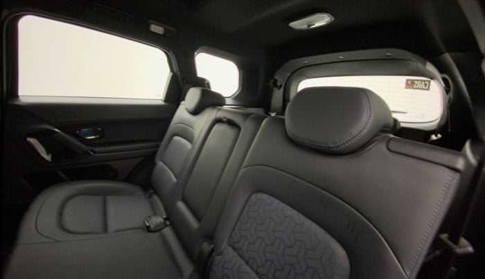 2022 Tata Safari XZA PLUS DARK EDITION, Diesel, Automatic, 27,886 km, Right Side Rear Door Cabin