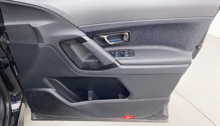 2022 Tata Safari XZA PLUS DARK EDITION, Diesel, Automatic, 27,886 km, Driver Side Door Panels Control