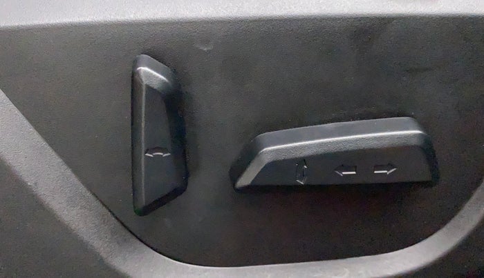 2022 Tata Safari XZA PLUS DARK EDITION, Diesel, Automatic, 27,886 km, Driver Side Adjustment Panel