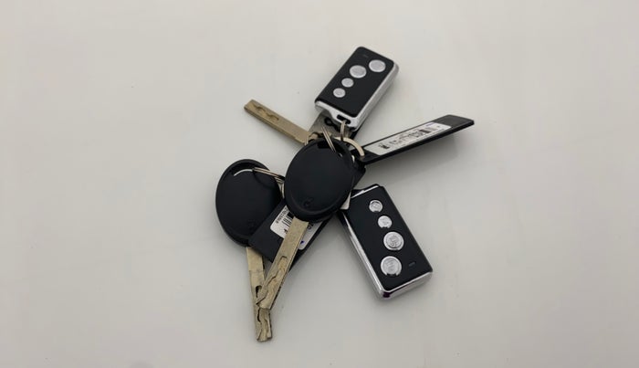 2023 Tata NEXON XE PETROL, Petrol, Manual, 15,334 km, Key Close Up