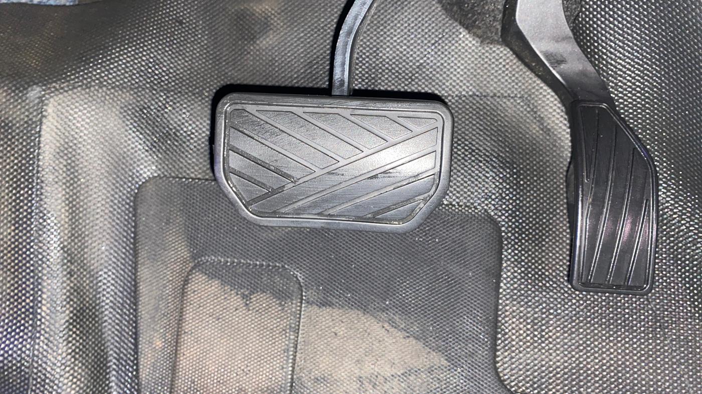 2022 Maruti S Cross ZETA AT 1.5, Petrol, Automatic, 13,393 km, Pedals