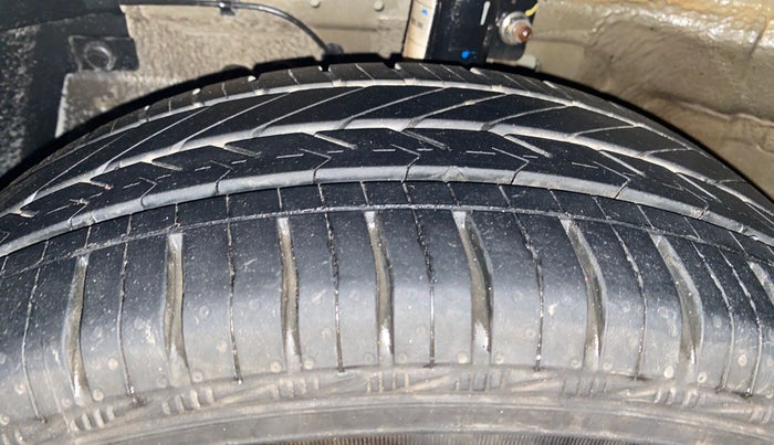 2016 Maruti Swift Dzire ZXI, Petrol, Manual, 73,424 km, Left Front Tyre Tread