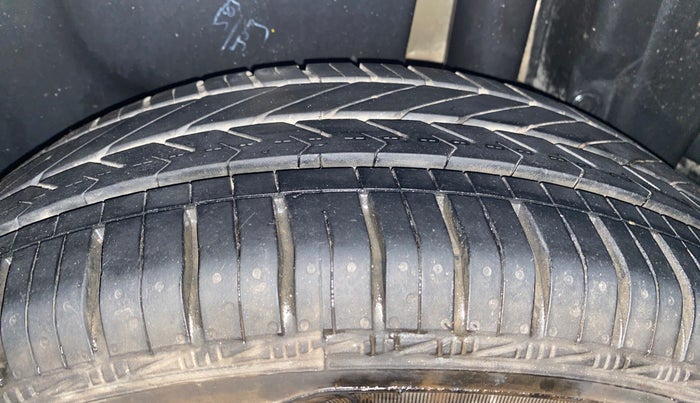 2016 Maruti Swift Dzire ZXI, Petrol, Manual, 73,424 km, Left Rear Tyre Tread