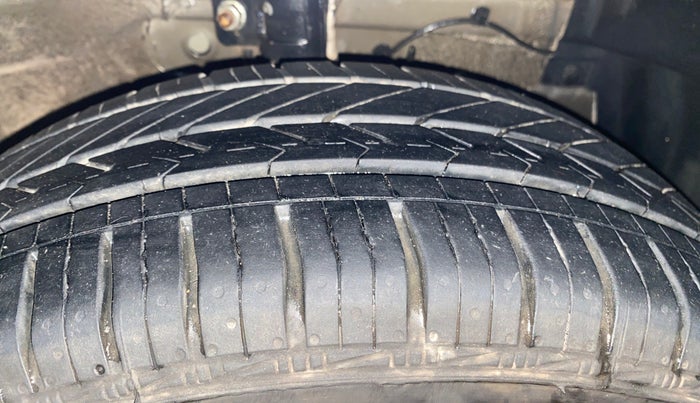 2016 Maruti Swift Dzire ZXI, Petrol, Manual, 73,424 km, Right Front Tyre Tread