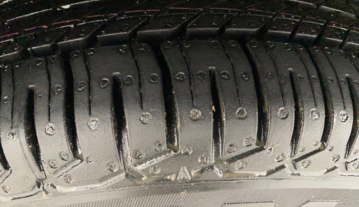 2020 Maruti Swift VXI, Petrol, Manual, 40,354 km, Left Front Tyre Tread