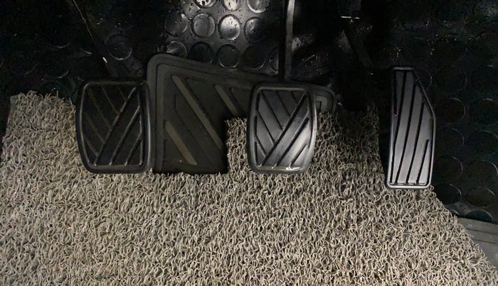 2020 Maruti Swift VXI, Petrol, Manual, 40,354 km, Pedals