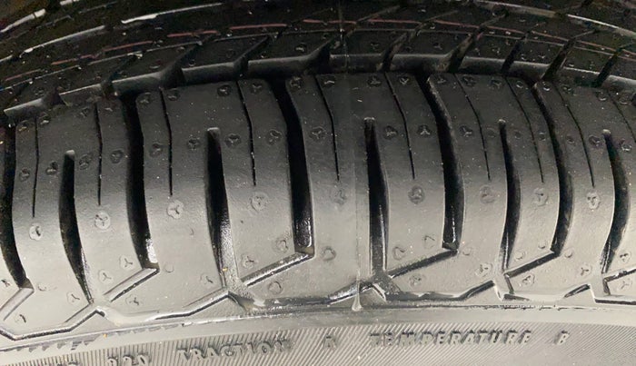 2020 Maruti Swift VXI, Petrol, Manual, 40,354 km, Right Front Tyre Tread