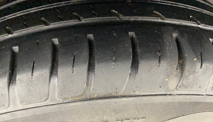 2020 Maruti Swift VXI, Petrol, Manual, 40,354 km, Right Rear Tyre Tread
