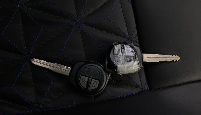 2020 Maruti Swift VXI, Petrol, Manual, 40,354 km, Key Close Up