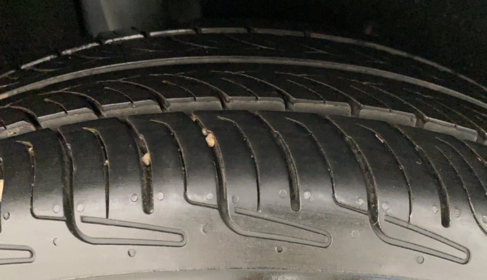 2017 Maruti Baleno DELTA PETROL 1.2, Petrol, Manual, 82,843 km, Right Rear Tyre Tread