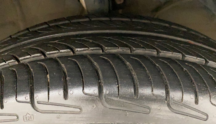 2017 Maruti Baleno DELTA PETROL 1.2, Petrol, Manual, 82,843 km, Right Front Tyre Tread