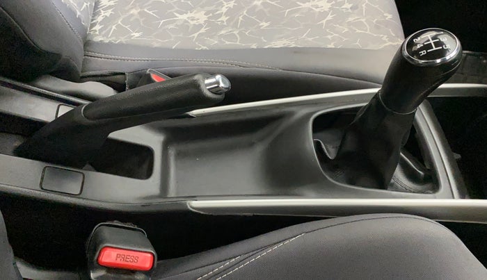 2017 Maruti Baleno DELTA PETROL 1.2, Petrol, Manual, 82,843 km, Gear Lever