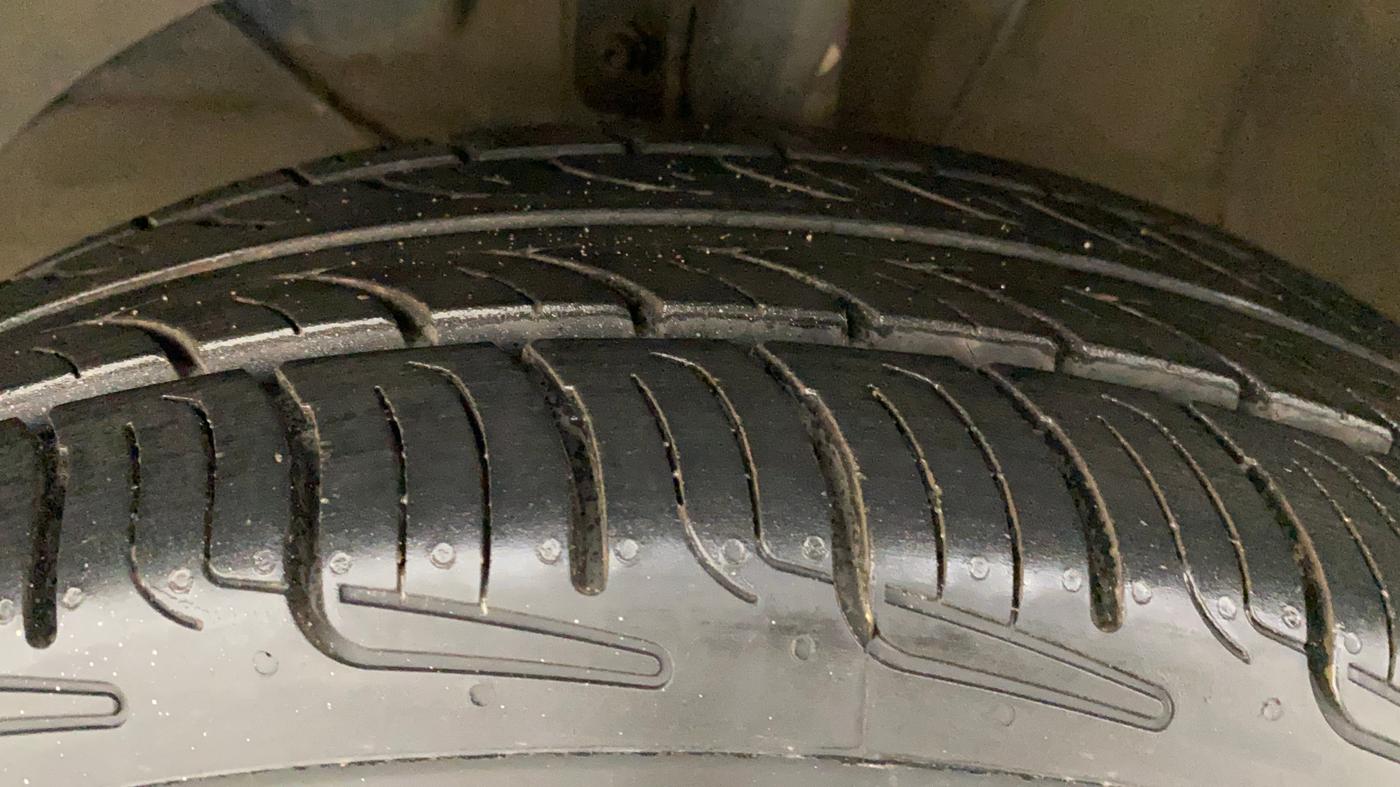 2017 Maruti Baleno DELTA PETROL 1.2, Petrol, Manual, 82,843 km, Left Front Tyre Tread