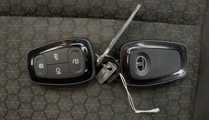 2022 Tata ALTROZ XT PETROL, Petrol, Manual, 63,748 km, Key Close Up