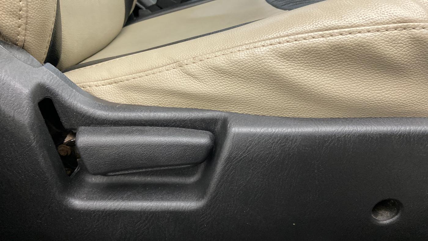 2019 Maruti Alto LXI, Petrol, Manual, 75,259 km, Driver Side Adjustment Panel