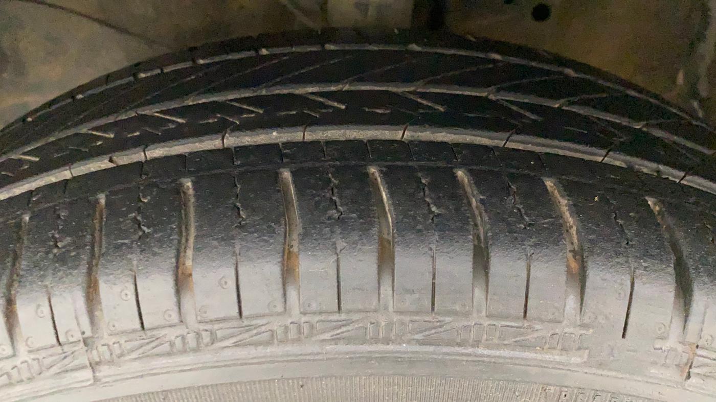 2013 Honda Brio E MT, Petrol, Manual, 62,275 km, Left Front Tyre Tread