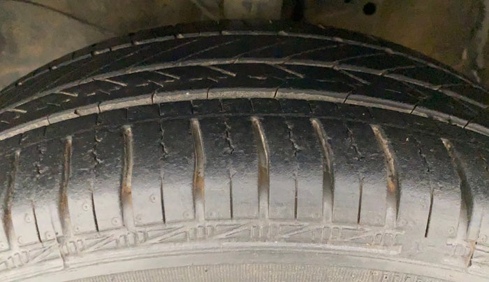 2013 Honda Brio E MT, Petrol, Manual, 62,275 km, Left Front Tyre Tread