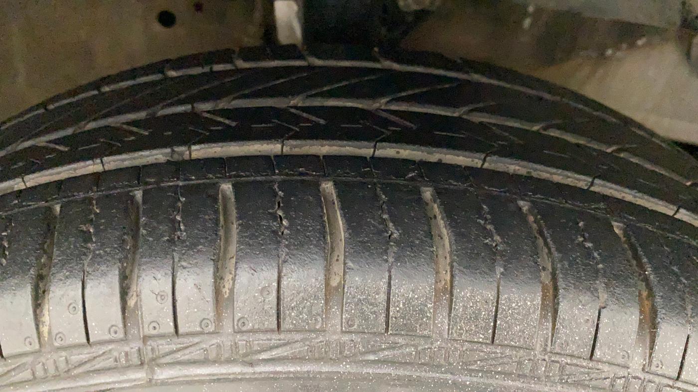 2013 Honda Brio E MT, Petrol, Manual, 62,275 km, Right Front Tyre Tread