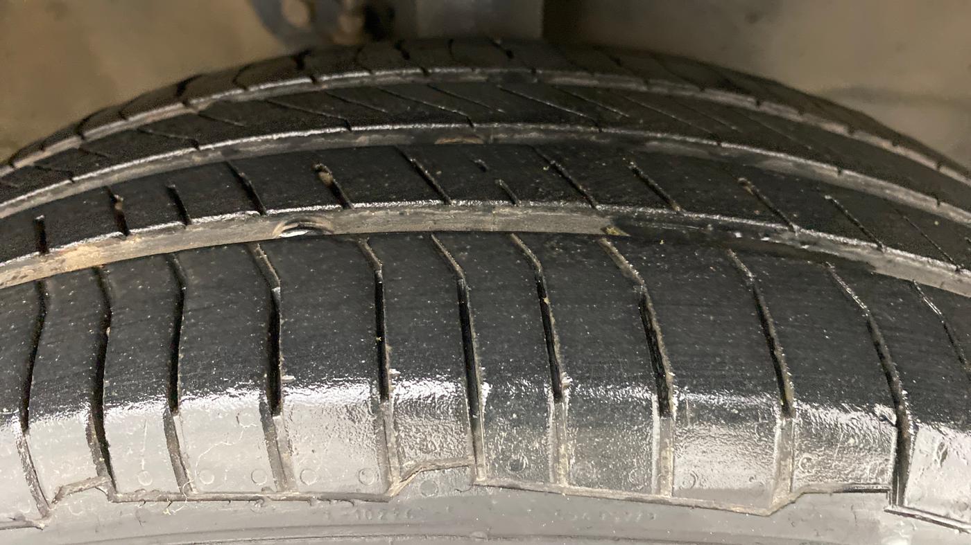 2015 Maruti Wagon R 1.0 VXI, Petrol, Manual, 73,736 km, Right Front Tyre Tread