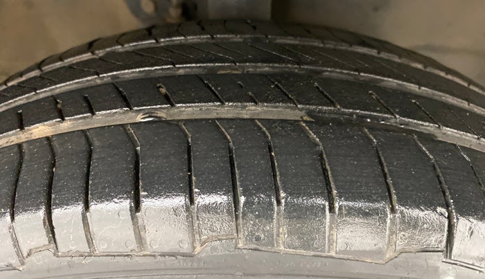 2015 Maruti Wagon R 1.0 VXI, Petrol, Manual, 73,736 km, Right Front Tyre Tread